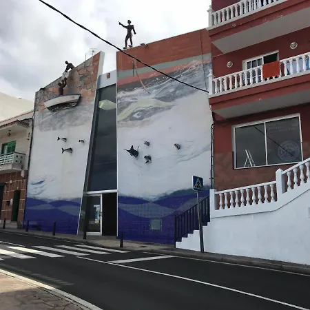 펜션 House In Puerto Santiago, To The Beach 100 Meters !!! 푸에르토 데 산티아고