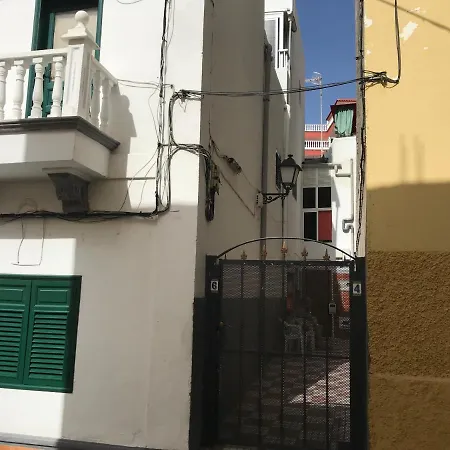 House In Puerto Santiago, To The Beach 100 Meters !!! Feriehus