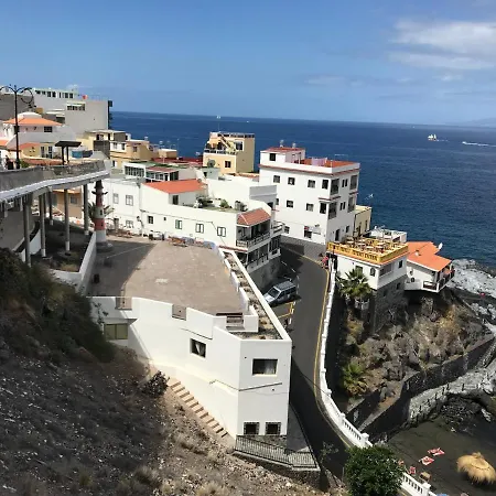 House In Puerto Santiago, To The Beach 100 Meters !!! 펜션 *