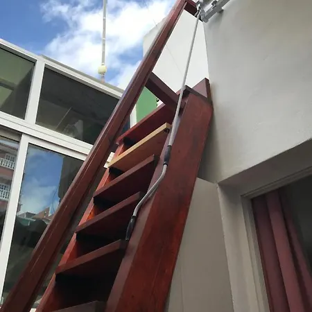 펜션 House In Puerto Santiago, To The Beach 100 Meters !!! 푸에르토 데 산티아고